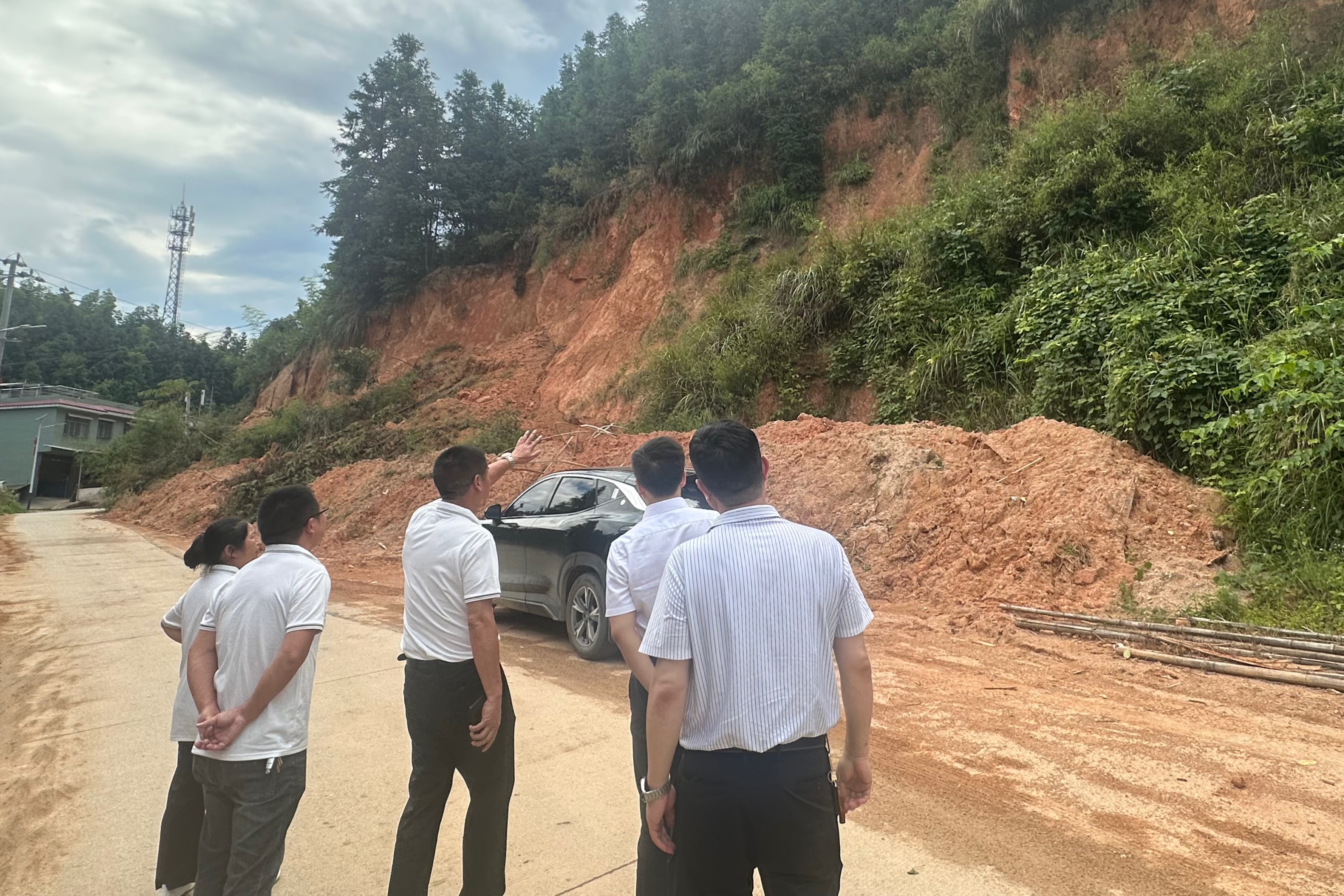 湖南發(fā)展黨群綜合與人力資源黨支部開展黨建聯村活動