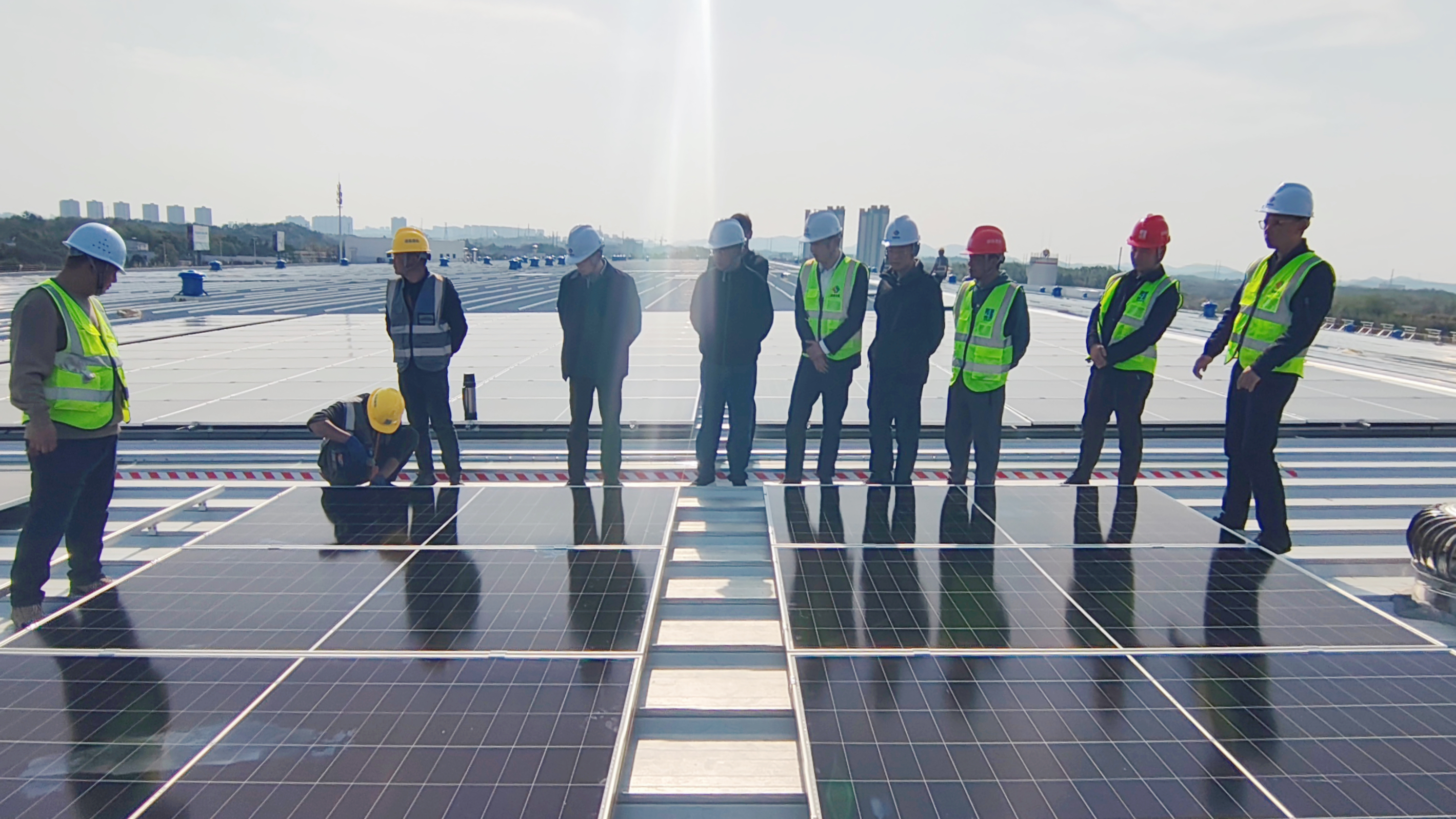 劉志剛一行督導光伏項目建設