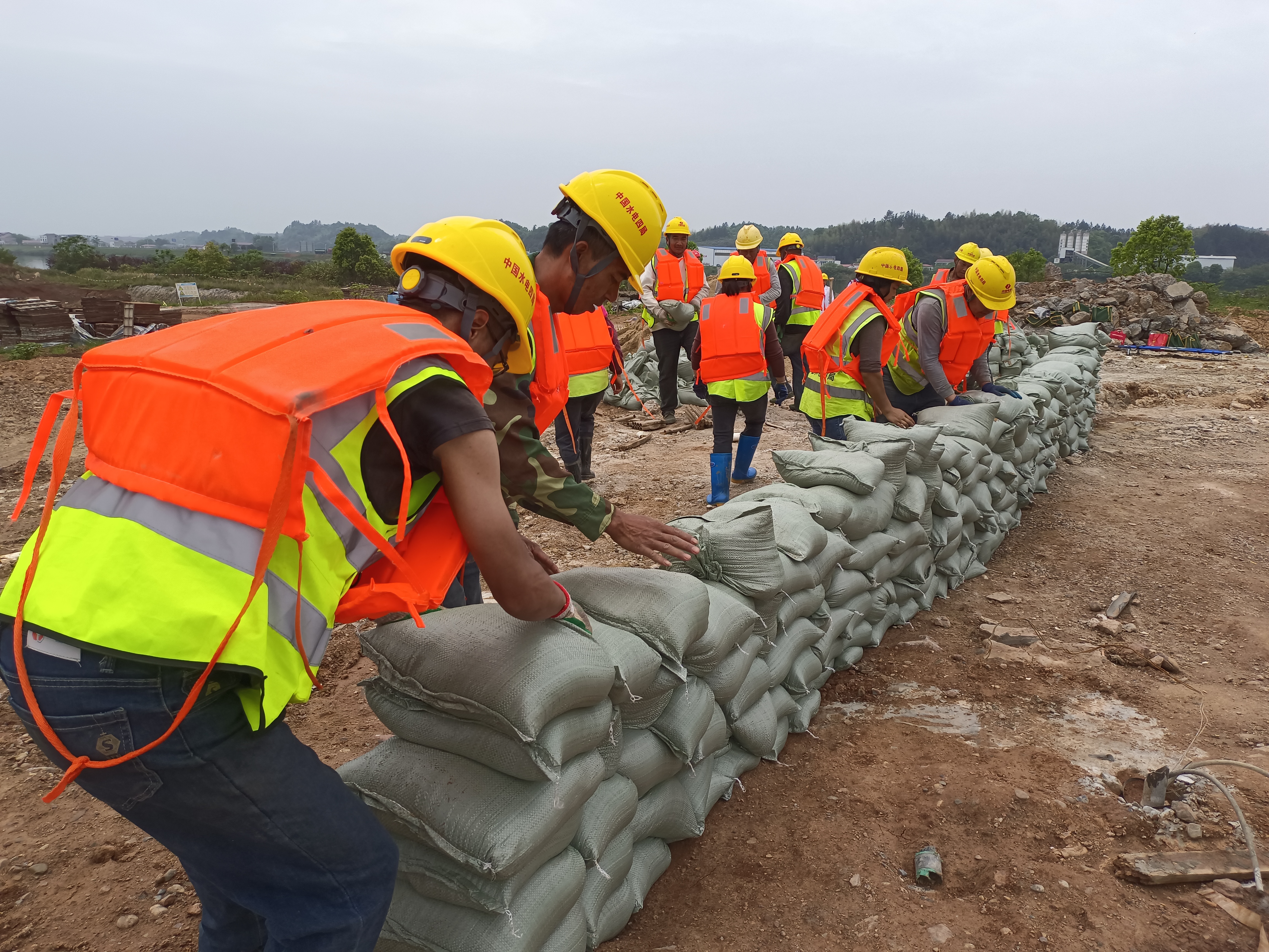 以“演”促防，以“練”備戰(zhàn)！株洲航電 擴機項目開展防汛搶險救災應急演練