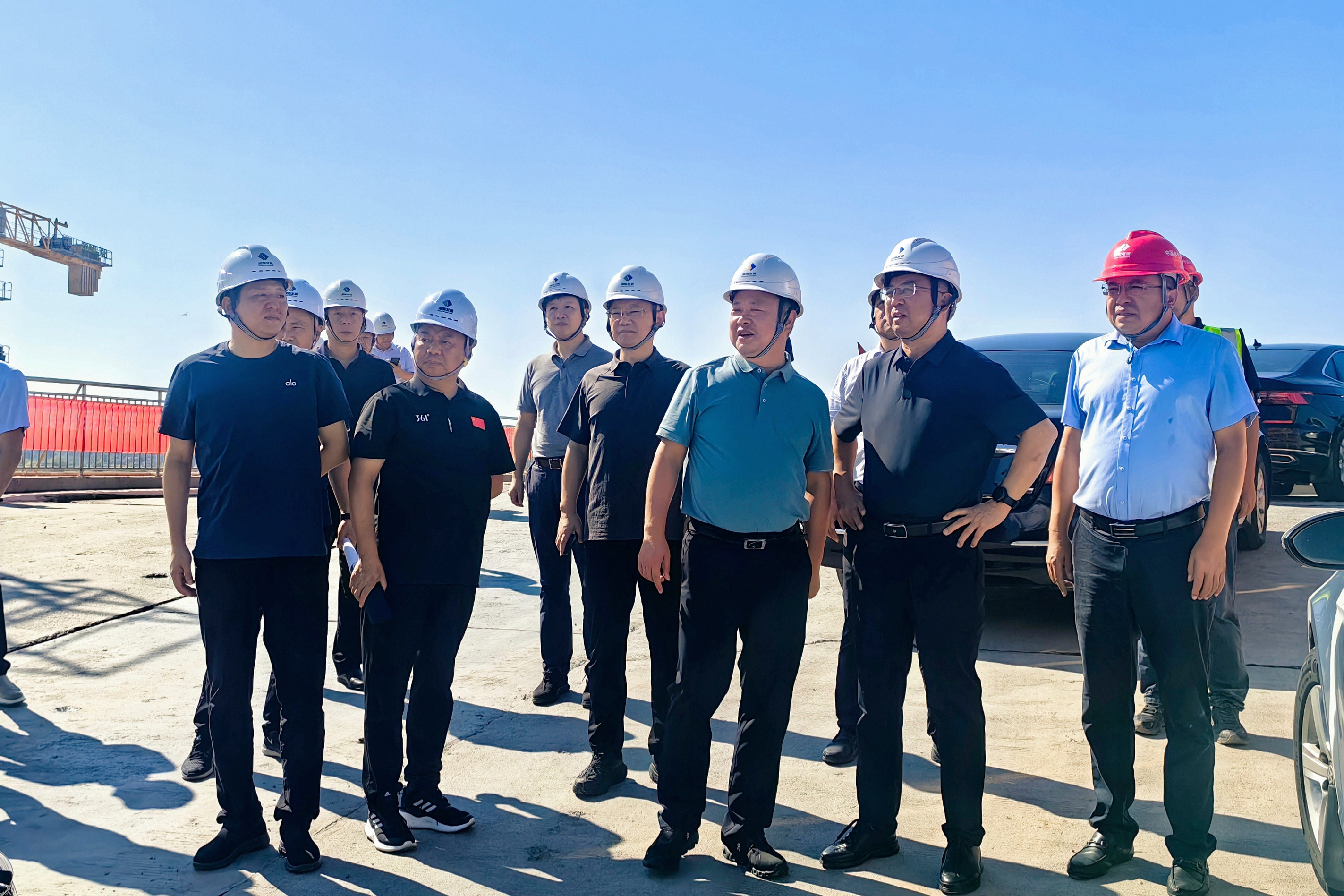 淥口區(qū)委書(shū)記李曉彤率隊(duì)調(diào)研株洲航電擴(kuò)機(jī)工程項(xiàng)目